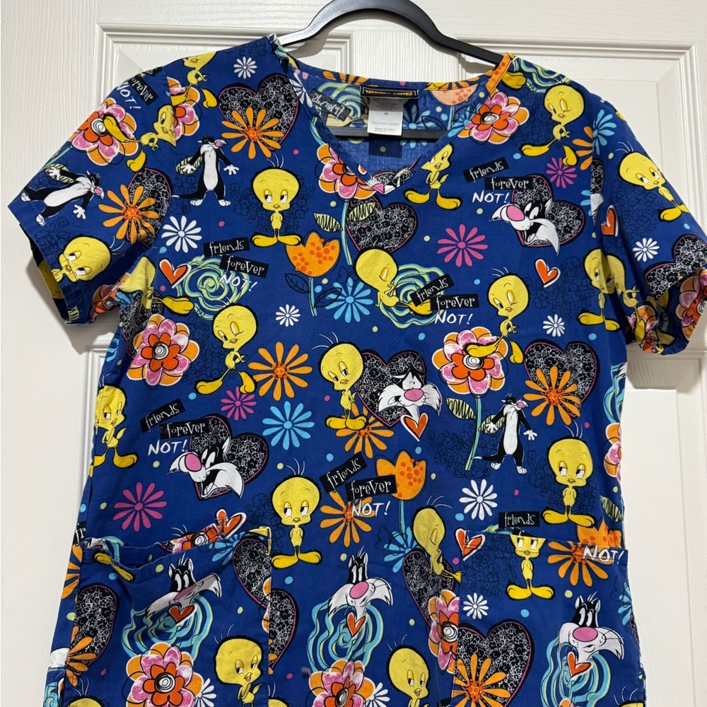 Looney Tunes Scrubs Shirt Size M